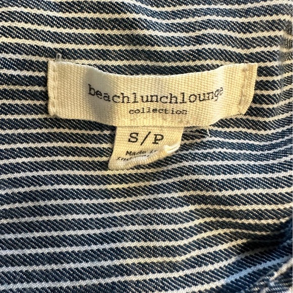 Button Up Top - Picture 4 of 4